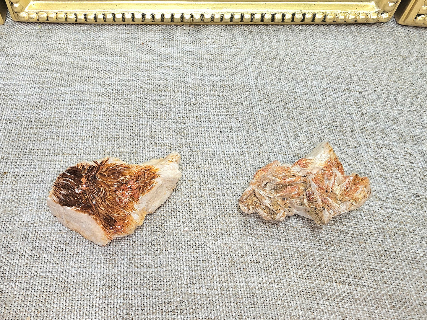 Vanadinite on barite